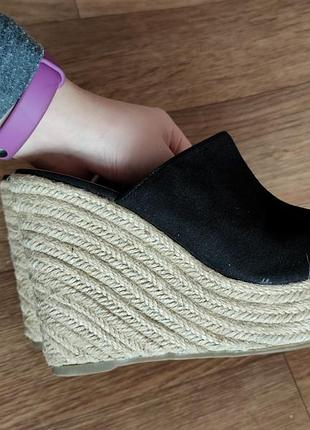 Босоножки жіночі стильні