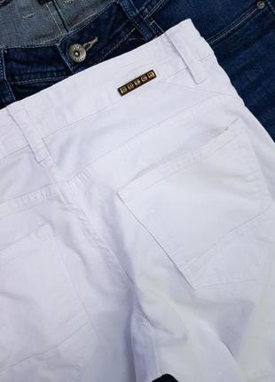 Стильные белые джинсы4 фото