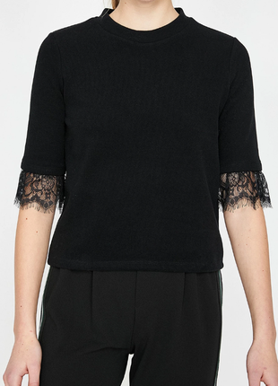 Чорна вельветова кофточка, блуза, футболка з французьким мереживом. вельветова кофтина з мереживом.