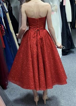 Красное блестящее платье на торжественное событие3 фото