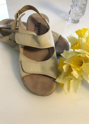 Босоножки pavers wide