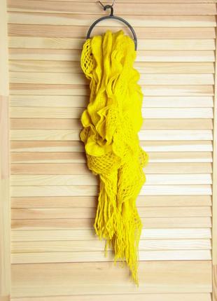 Яскравий шарф жатка жовтий