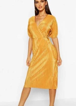 Мега стильное горчичное платье плиссе от boohoo