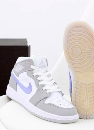 Стильні кросівки