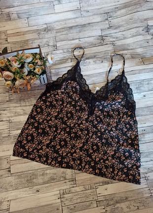 Класна майка з мереживом в білизняному стилі