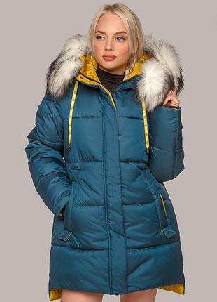 Жіноча блакитна зимова куртка з білим хутром песця