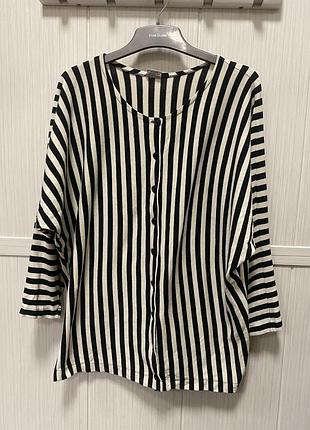 Трикотажная футболка на пуговицах