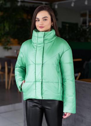 Женская куртка стеганная зеленая на весну / осень