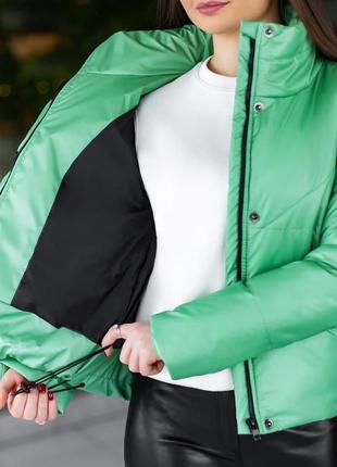 Женская куртка стеганная зеленая на весну / осень7 фото