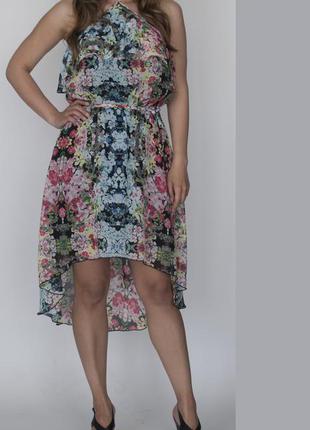 Новое цветочное платье асимметрия спереди короткое сзади длинное  размер s с рюшами1 фото