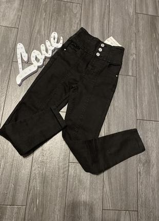 Чорні джинси висока посадка на худишку
