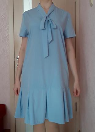 Платье нежно-голубое прямого кроя