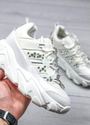 Модні жіночі кросівки, кросівки на масивній підошві, кросівки з камінням