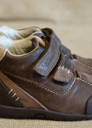 Комфортні темно-коричневі шкіряні черевики з гумованим мисом clarks англія 4 1/2 р. ( 13,5 див.)