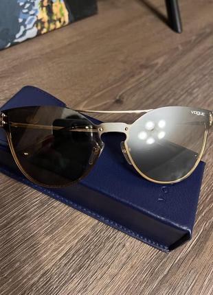 Сонцезахисні окуляри vogue