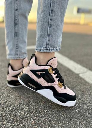 Красивые женские кроссовки nike air jordan retro 4 retro розовые с чёрным пудровые