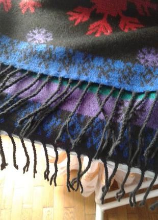 Акриловый черный с цветными снежинками шарф палантин с кистями италия6 фото