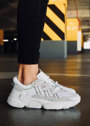 Стильные женские кроссовки adidas ozweego white белые с бежевым