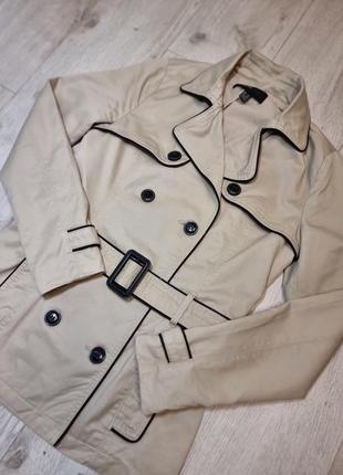 Тренч от бренда mango