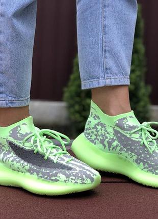 Кроссовки женские  yeezy boost 380