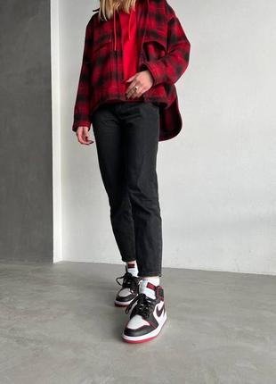 Nike jordan 1 mid black red white новинка брендовые кроссовки найк джордан черно белые на красной подошве тренд чорні червоні унісекс кросівки6 фото