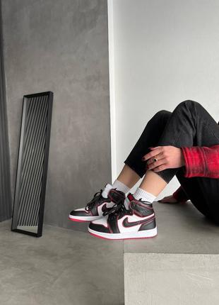Nike jordan 1 mid black red white новинка кросівки найк джордан чорно червоні унісекс весна літо осінь чорні червоні жіночі чоловічі кросівки