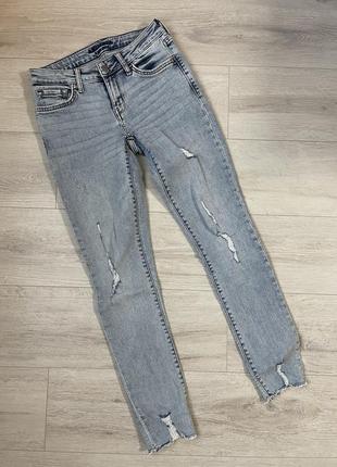 Стрейчеві джинси в рваномтями arizona