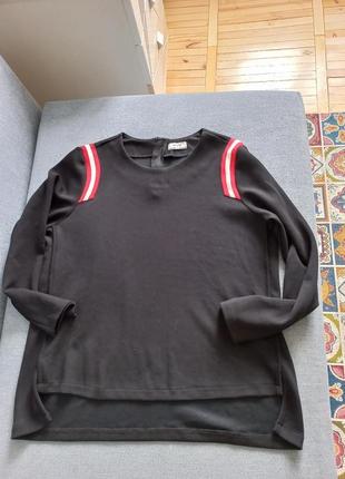 Стильный свитшот с замком на спине