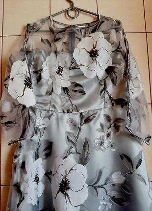 Воздушное платье из органзы с цветочным принтом7 фото