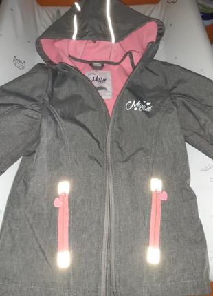 Курточка ветровка