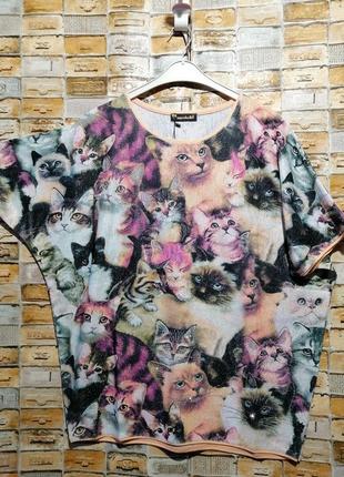 Тонкий джемпер футболка оверсайз з кішками9 фото