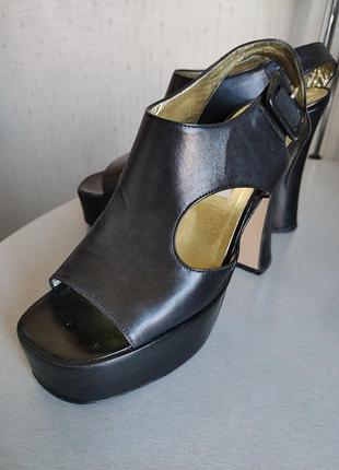Ексклюзив вінтаж італія чорні босоніжки висока платформа квадратний носок