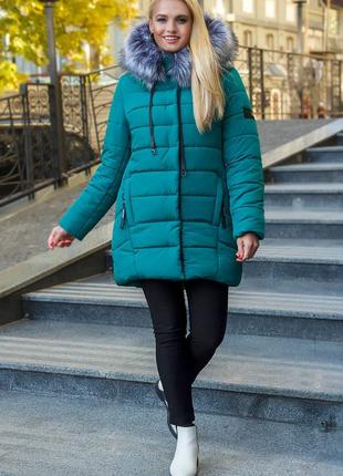 Женская зимняя куртка с мехом, цвет изумруд1 фото