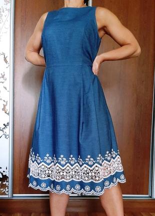 Легкое платье из денима(100% хлопок) с отделкой из шитья