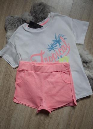 Яскравий трикотажний костюм з шортами