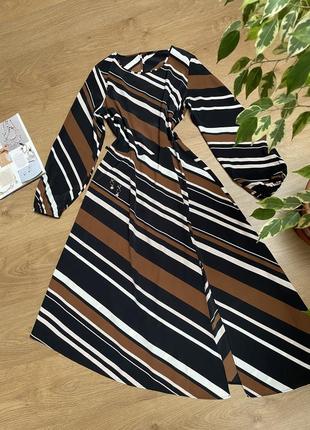 Сукня в смужку сукня в смужку асиметричне