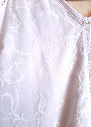 Белоснежное трикотажное платье с шитьем из 100% хлопка от encuentro10 фото