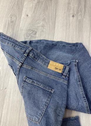 Крутые джинсы с необработанным низом6 фото