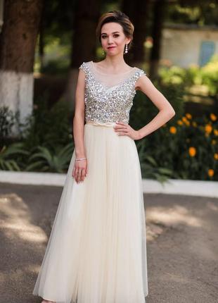 Вішукана вечірня сукня