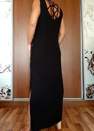 Стильное черное платье с акцентом из перламутровых пуговиц и разрезом из вискозы от everyday9 фото