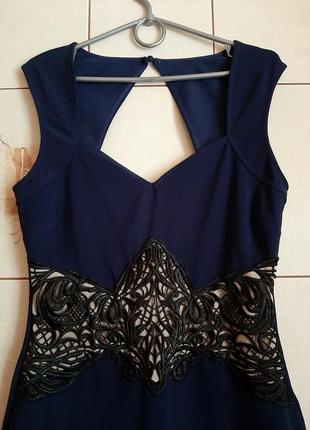 Темно-синее вечернее платье с кружевными акцентами1 фото