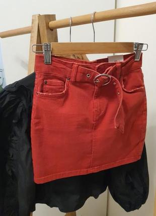 Класна червона джинсова міні-спідниця (кежуал), bershka5 фото