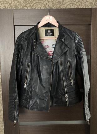 Шкіряна куртка actors