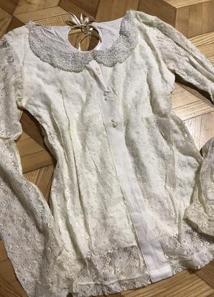 Молочна блузка з коміром ажурним1 фото