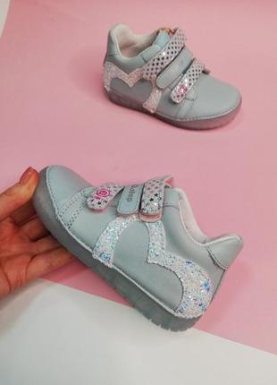 Кожаные туфли для девочки с led подсветкой3 фото