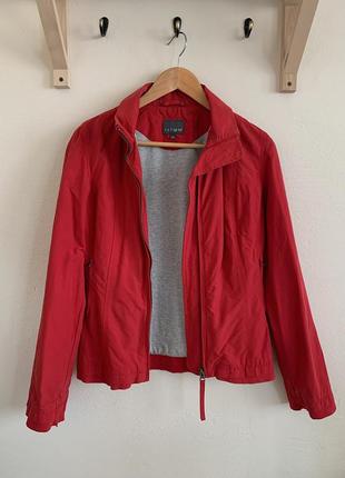Красная куртка бренда tatuum1 фото
