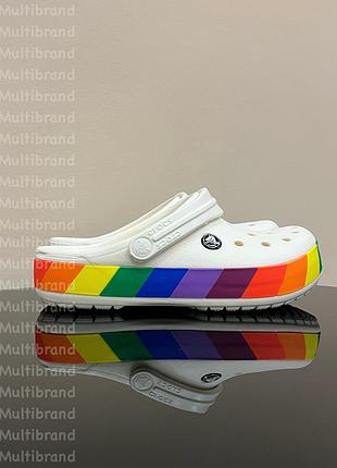 Кроксы белые радужные крокбэнд crocband crocs