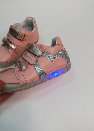 Кожаные туфли для девочки с led подсветкой5 фото
