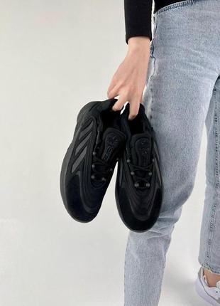 Жіночі кросівки