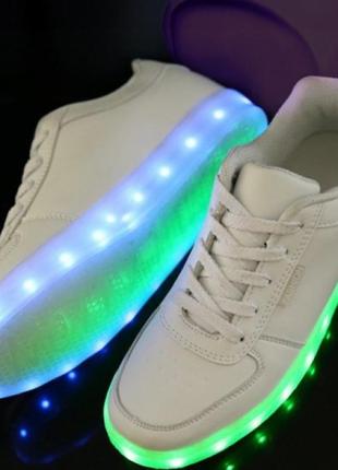 Взрослые светящиеся кроссовки led низкие белые